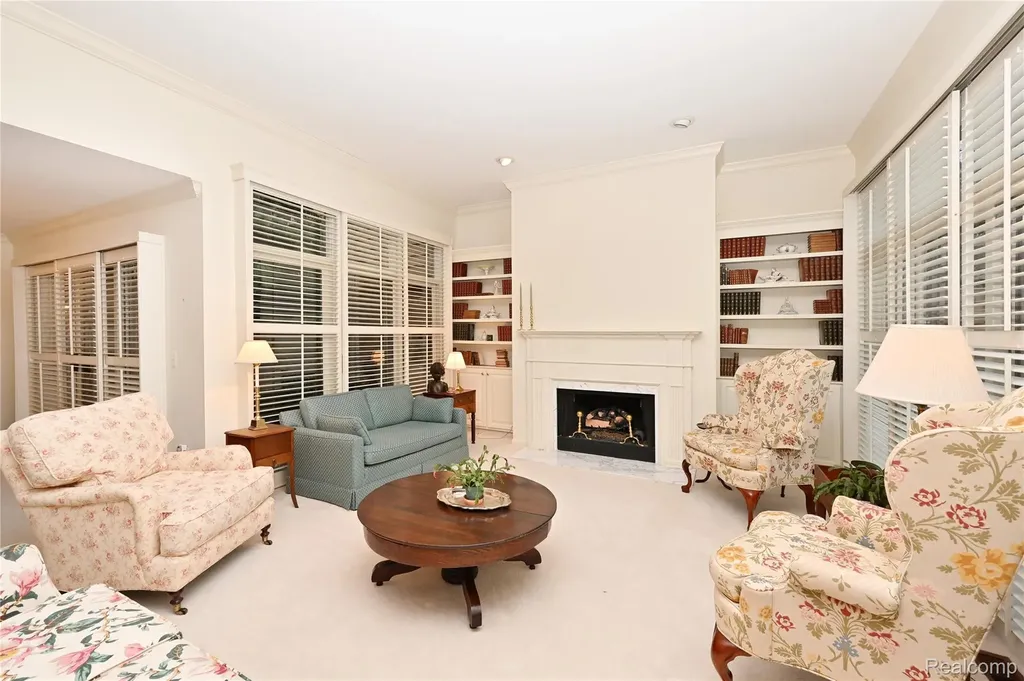 618 Deauville Lane Bloomfield Hills City MI 48304