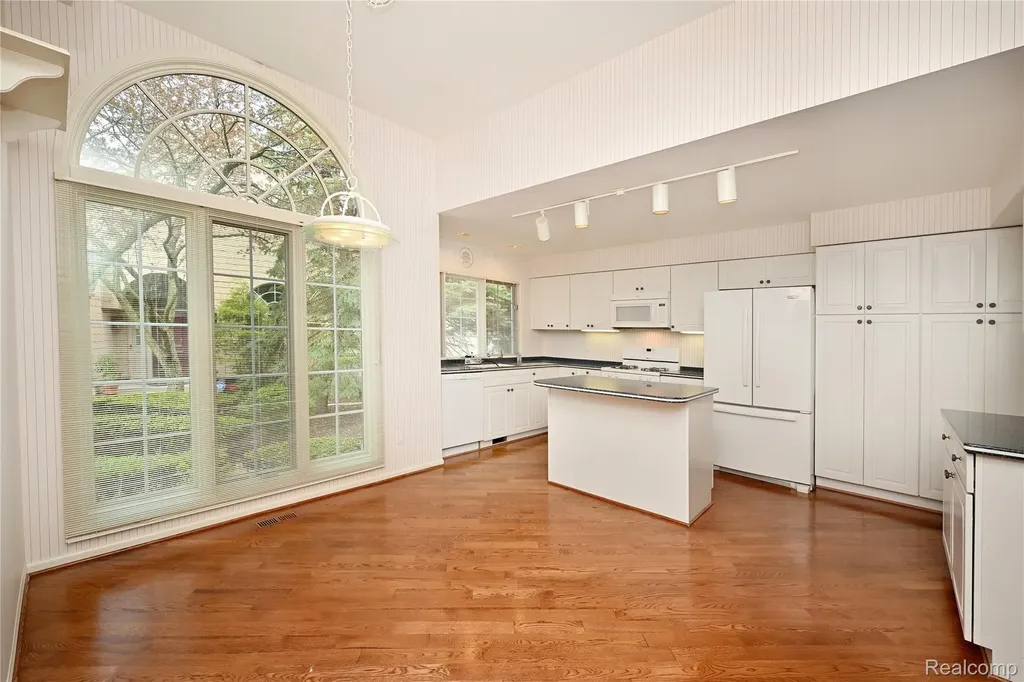 618 Deauville Lane Bloomfield Hills City MI 48304