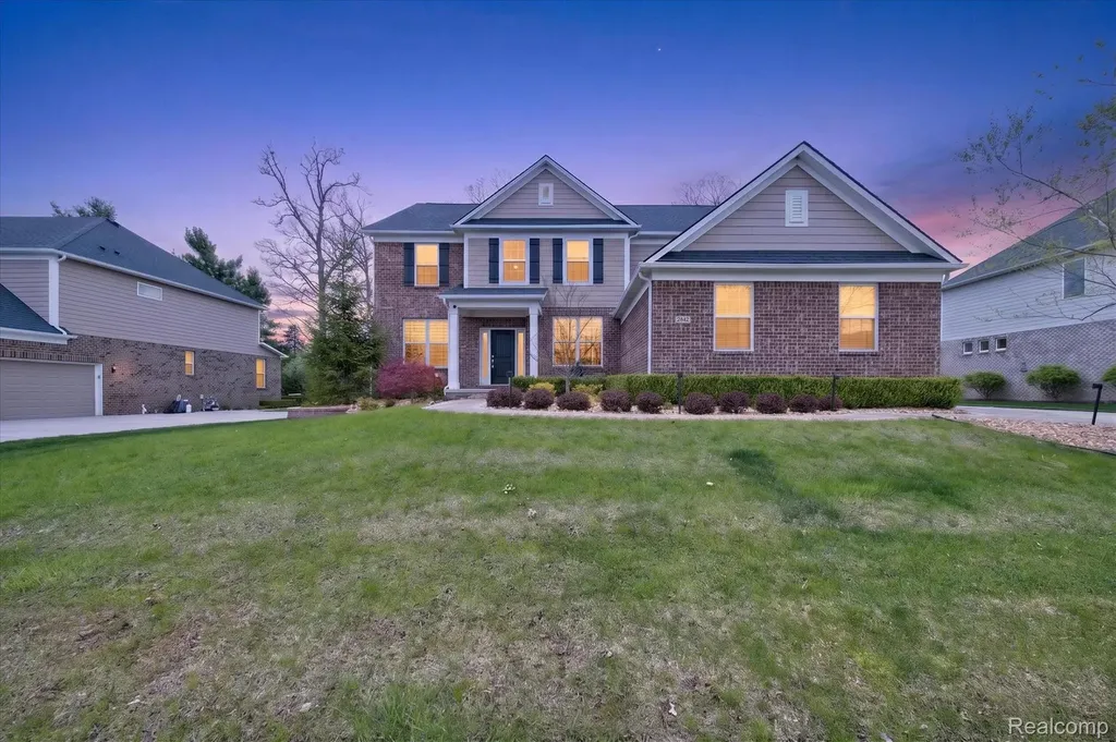 2942 Montgomery Circle Commerce Charter Township MI 48390