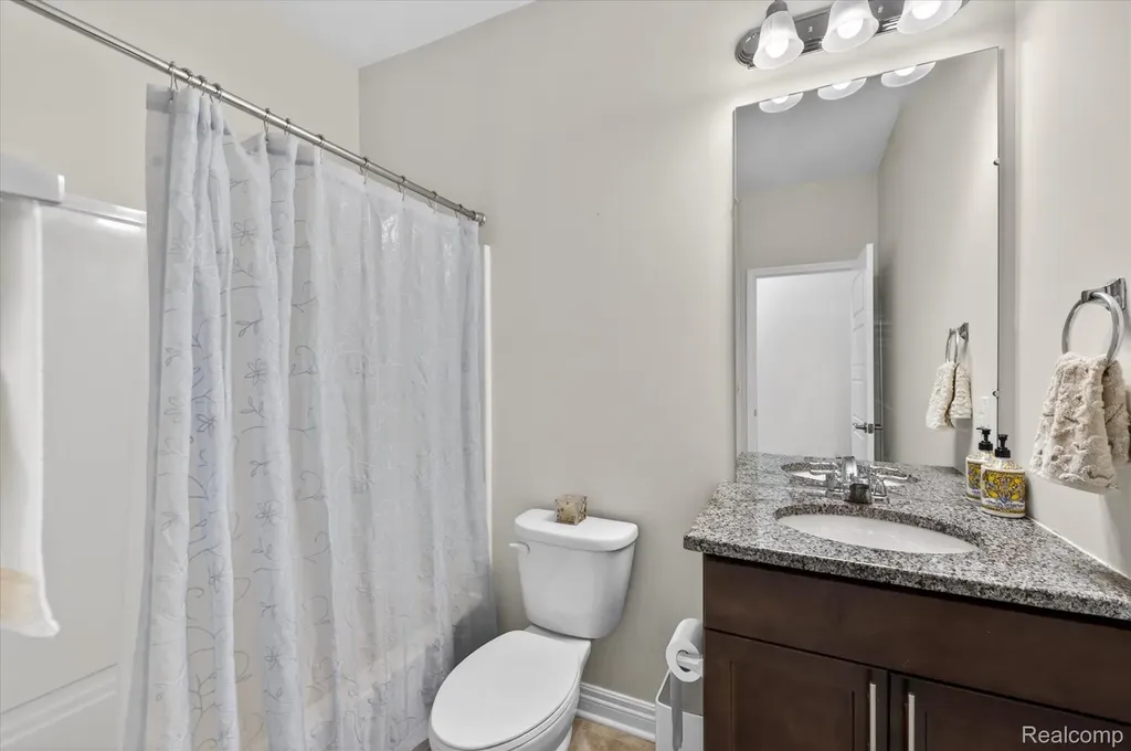 2942 Montgomery Circle Commerce Charter Township MI 48390