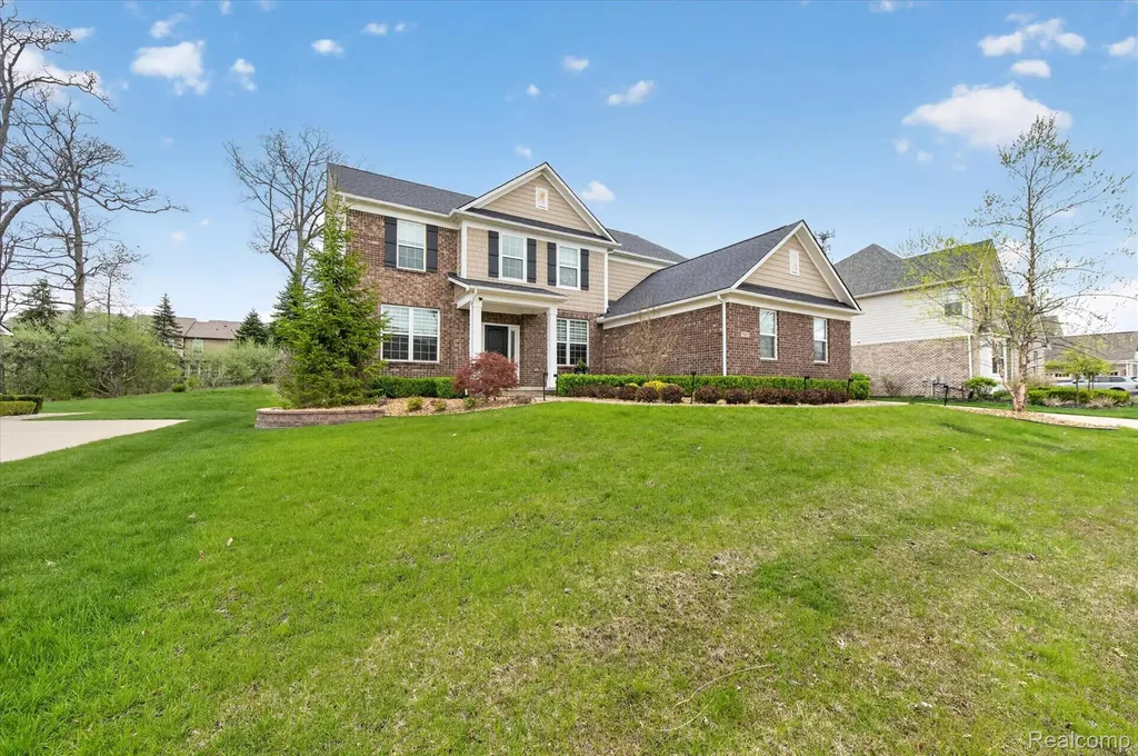 2942 Montgomery Circle Commerce Charter Township MI 48390
