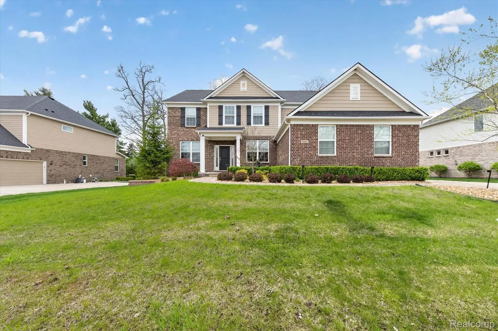 2942 Montgomery Circle Commerce Charter Township MI 48390