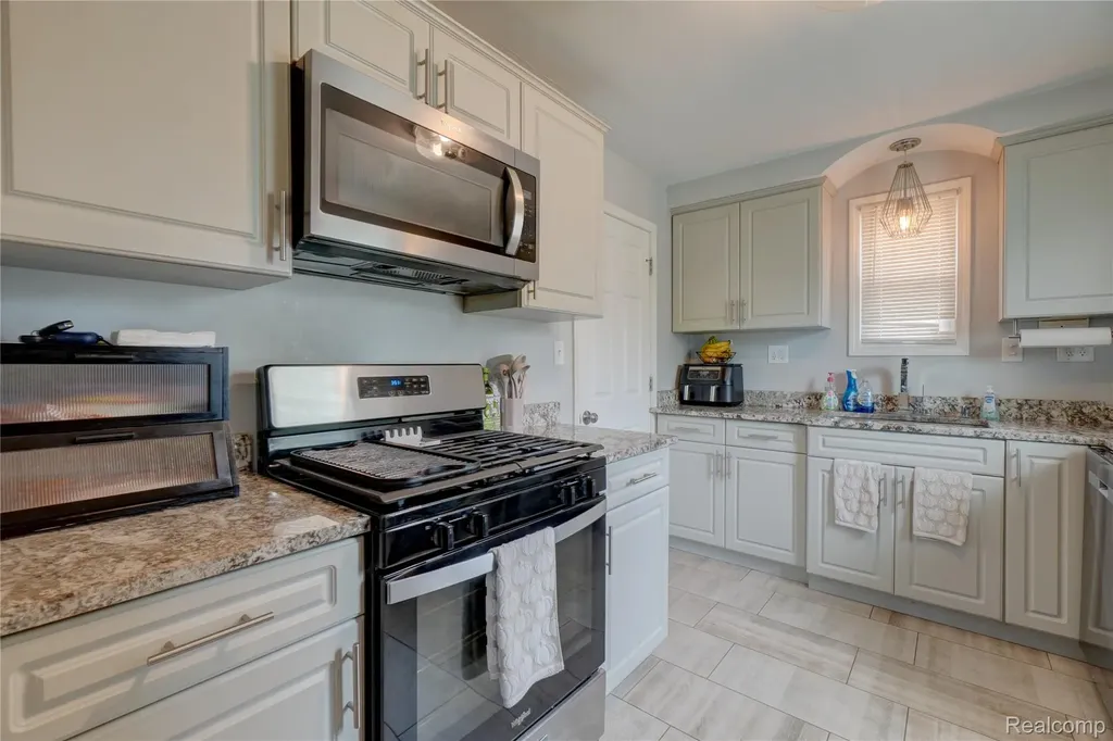 16661 Five Points Street Redford Charter Township MI 48240