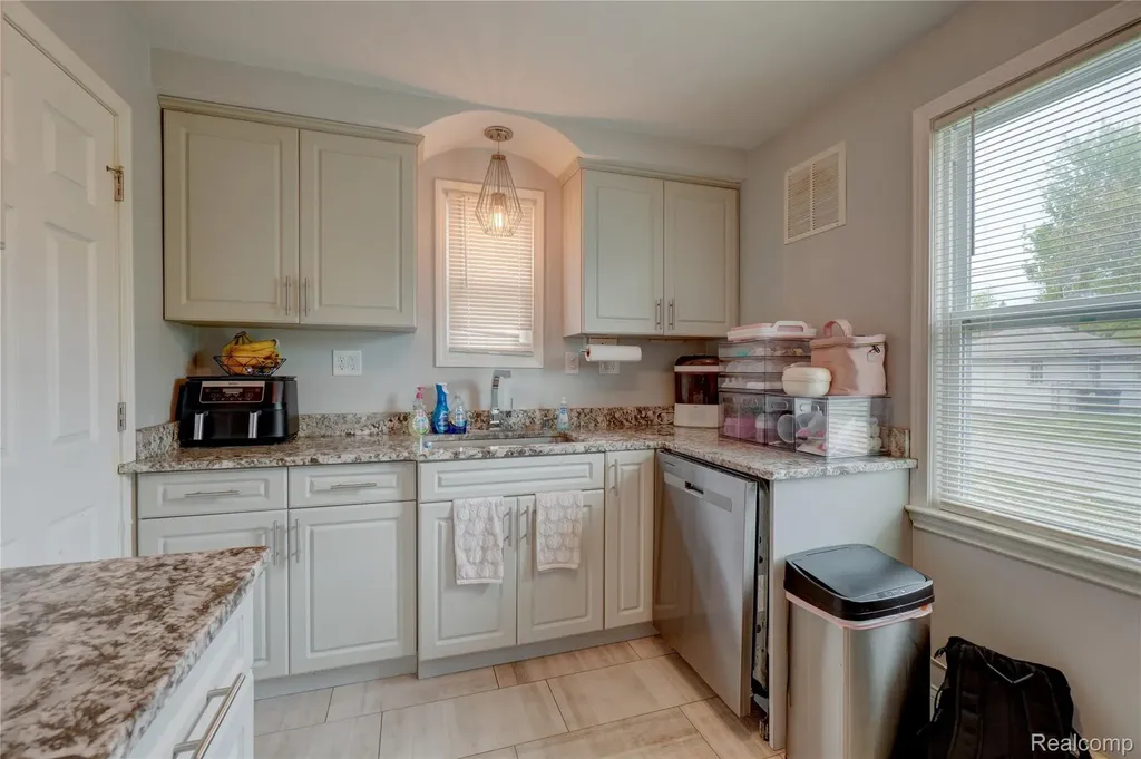 16661 Five Points Street Redford Charter Township MI 48240