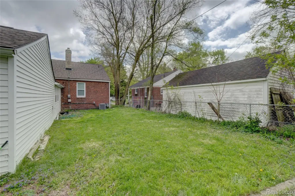 16661 Five Points Street Redford Charter Township MI 48240