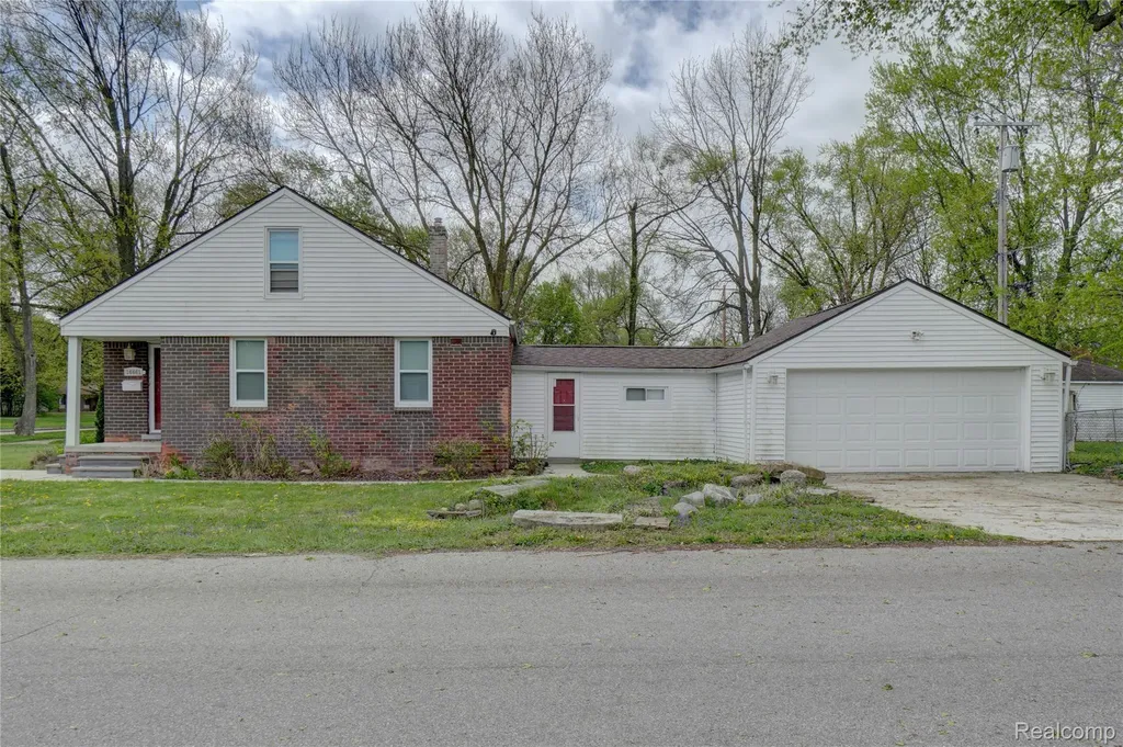 16661 Five Points Street Redford Charter Township MI 48240