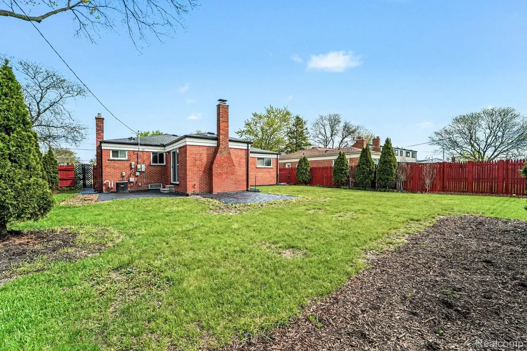 12922 E 13 Mile Road Warren City MI 48088