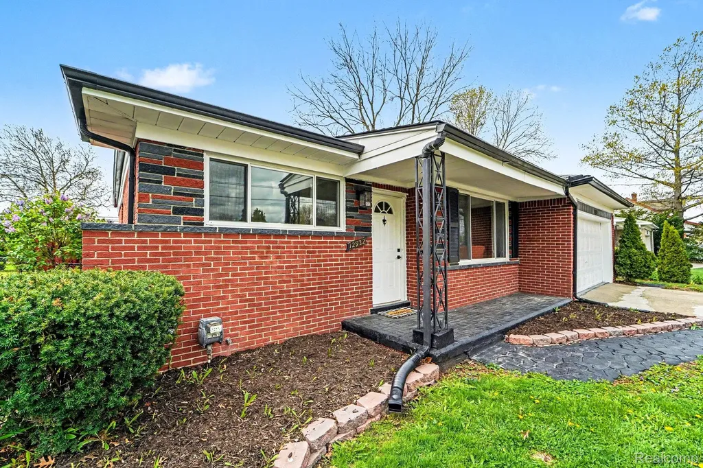 12922 E 13 Mile Road Warren City MI 48088