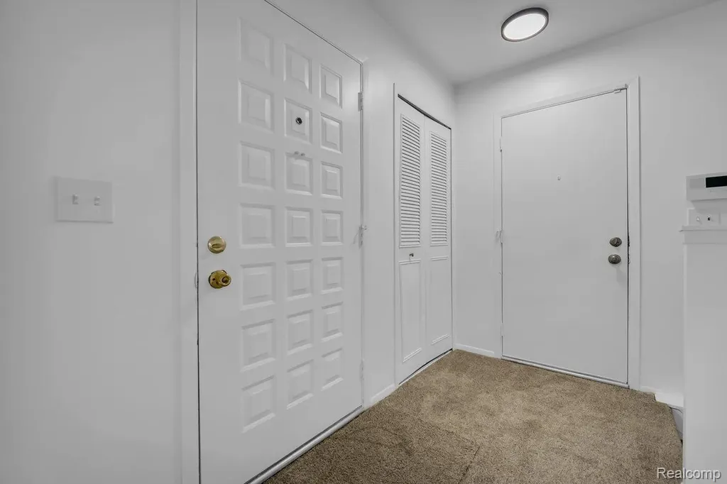 29454 Scarborough Drive Warren City MI 48088