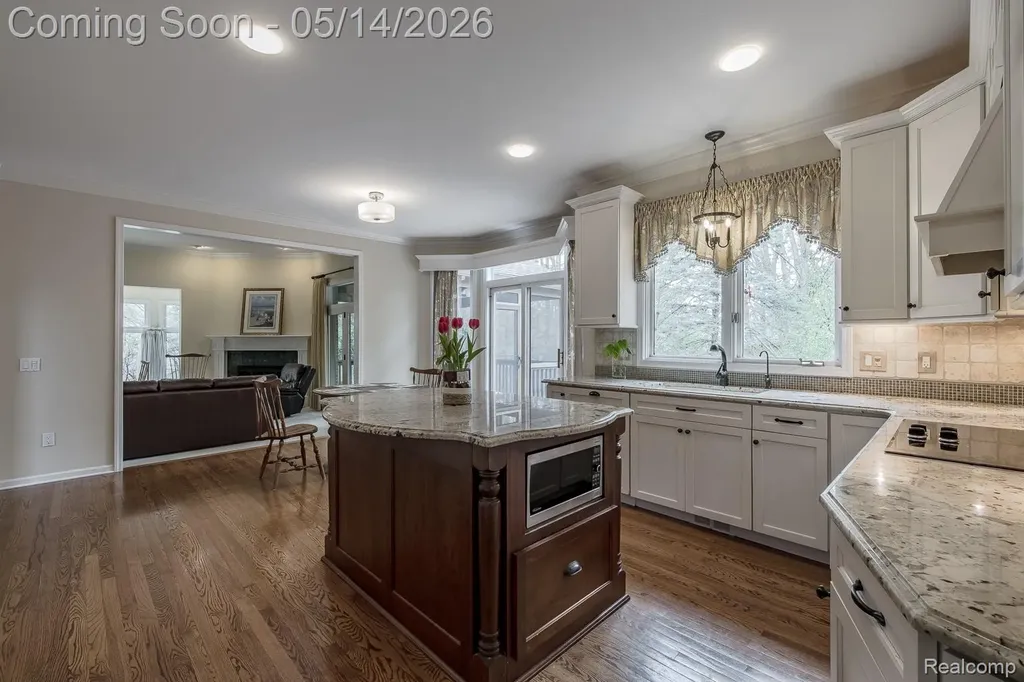 1818 Westridge Drive Rochester Hills City MI 48306