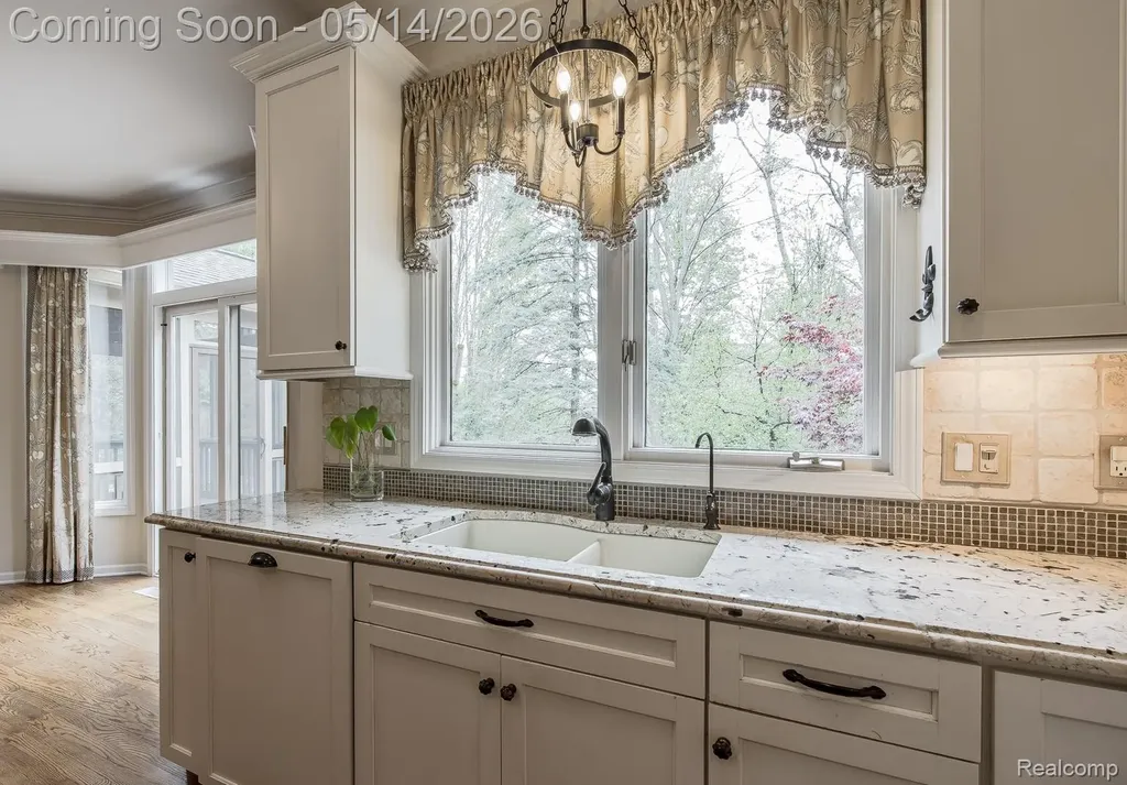 1818 Westridge Drive Rochester Hills City MI 48306