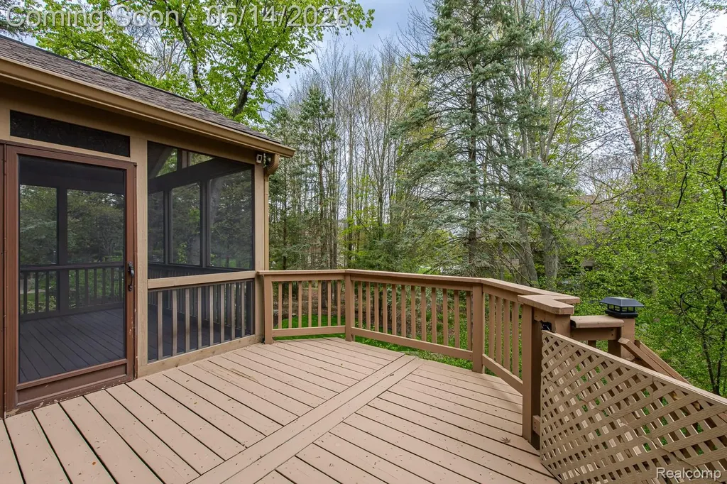 1818 Westridge Drive Rochester Hills City MI 48306