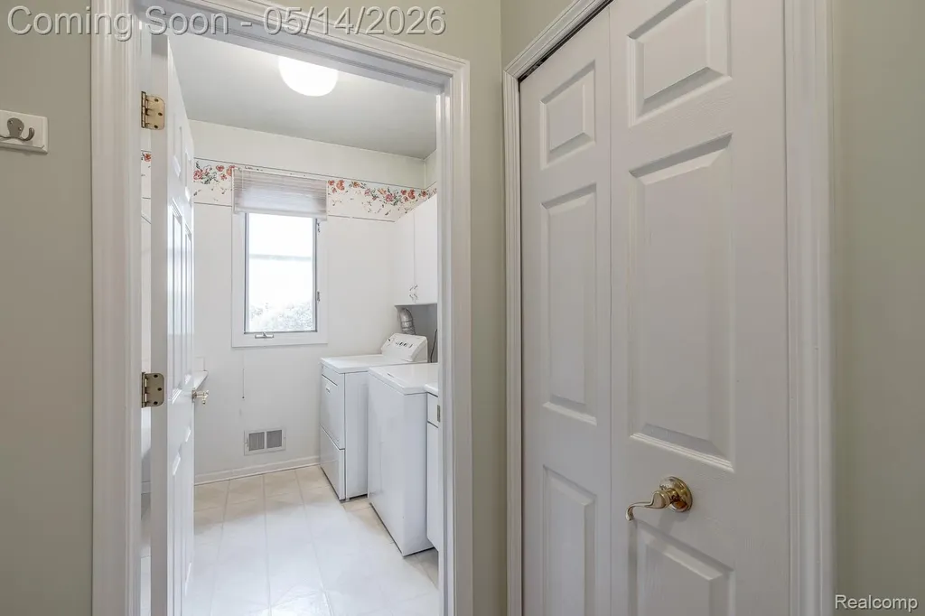 1818 Westridge Drive Rochester Hills City MI 48306