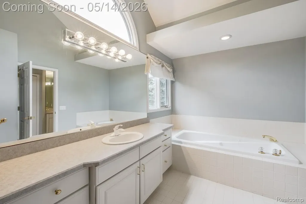 1818 Westridge Drive Rochester Hills City MI 48306