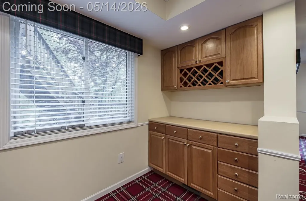 1818 Westridge Drive Rochester Hills City MI 48306