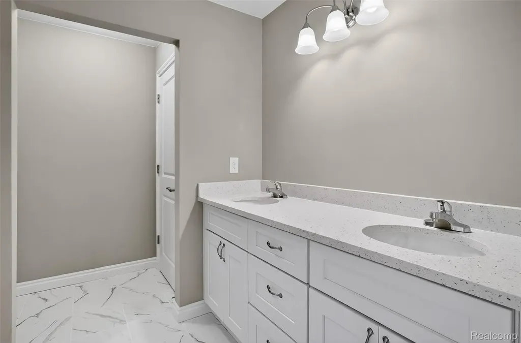 16545 Savor Lane Clinton Charter Township MI 48035