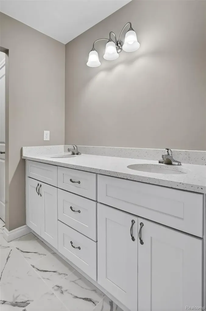 16545 Savor Lane Clinton Charter Township MI 48035
