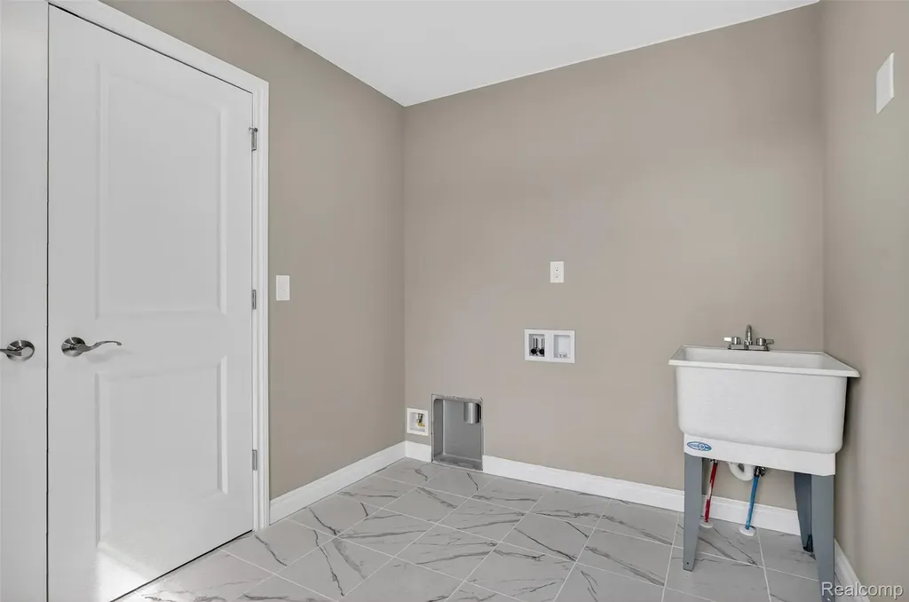 16545 Savor Lane Clinton Charter Township MI 48035