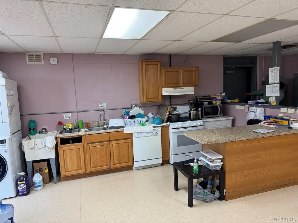 14060 Stephens Road Warren City MI 48089