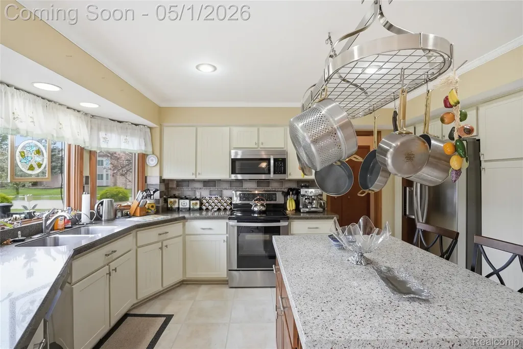14428 Glen Eagle Court Shelby Charter Township MI 48315