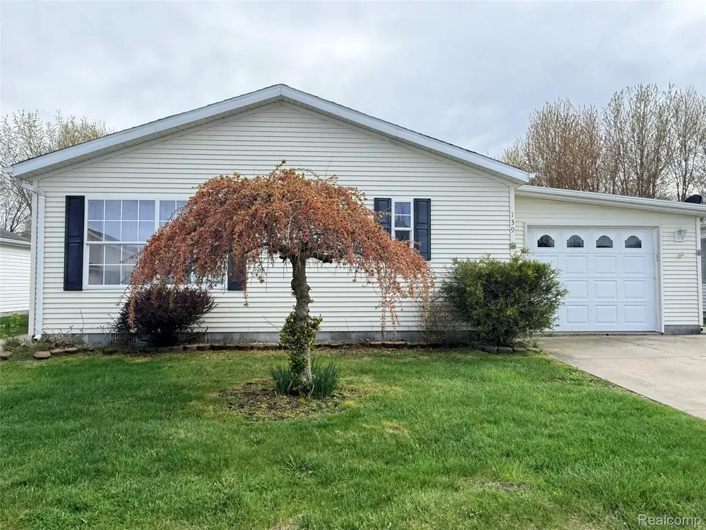 3211 Keewahdin Road Fort Gratiot Charter Township MI 48059
