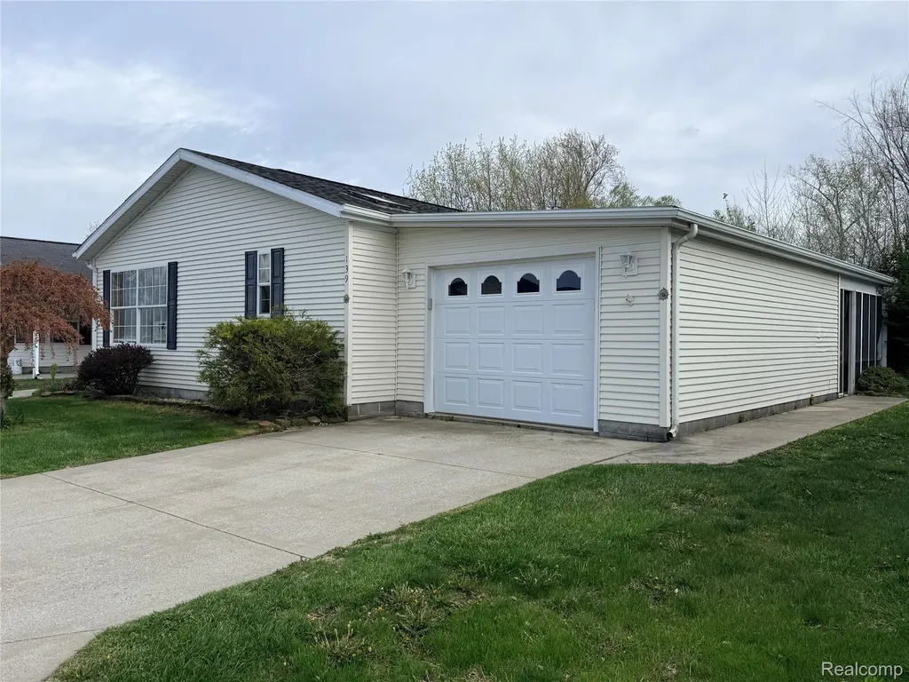 3211 Keewahdin Road Fort Gratiot Charter Township MI 48059