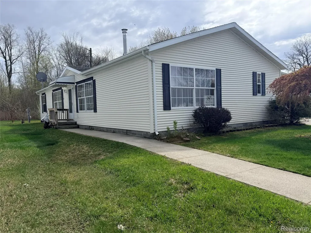 3211 Keewahdin Road Fort Gratiot Charter Township MI 48059
