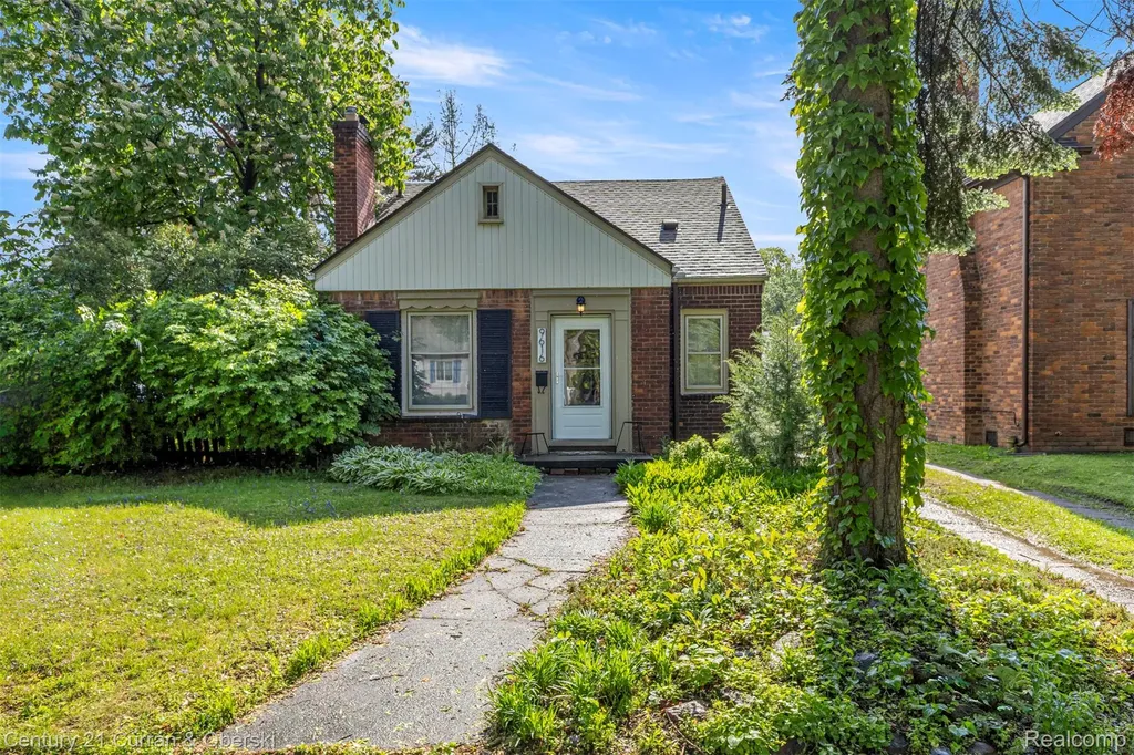 9616 Auburndale Street Livonia City MI 48150