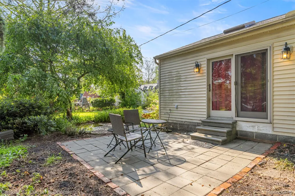 9616 Auburndale Street Livonia City MI 48150