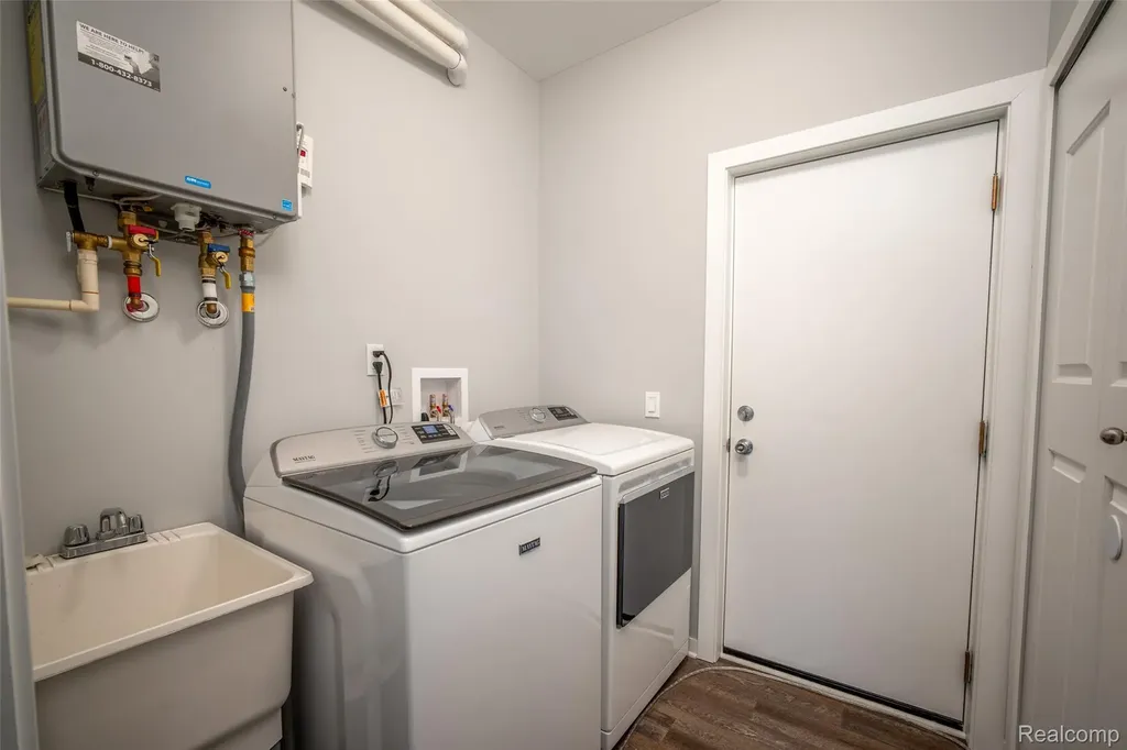 11913 Tuttle Hill Road Augusta Charter Township MI 48191