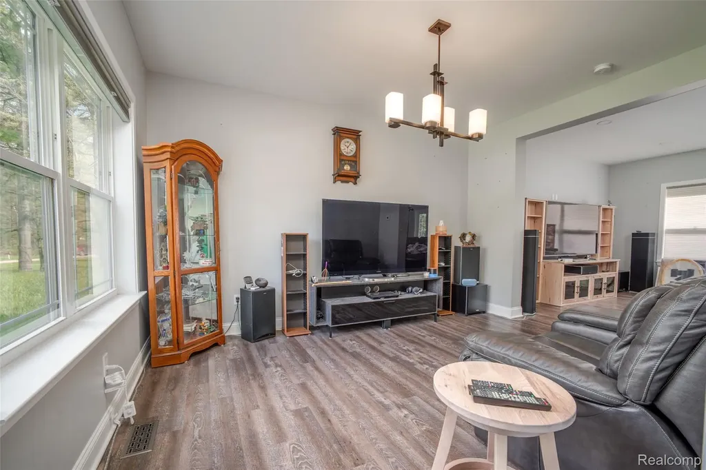 11913 Tuttle Hill Road Augusta Charter Township MI 48191