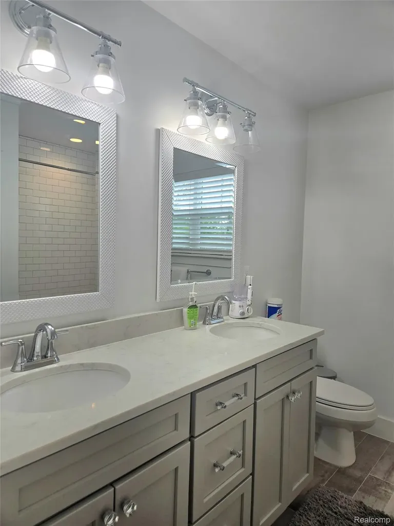 2220 Barrett Avenue Royal Oak City MI 48067