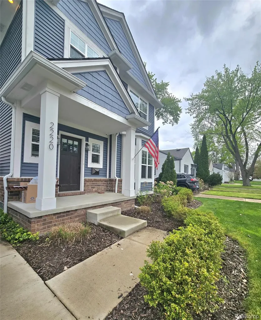 2220 Barrett Avenue Royal Oak City MI 48067