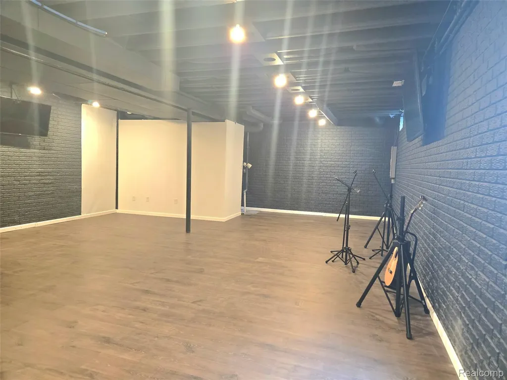 2220 Barrett Avenue Royal Oak City MI 48067