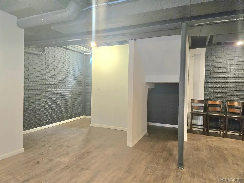 2220 Barrett Avenue Royal Oak City MI 48067