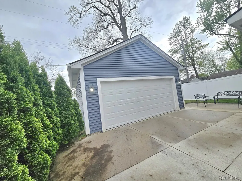 2220 Barrett Avenue Royal Oak City MI 48067