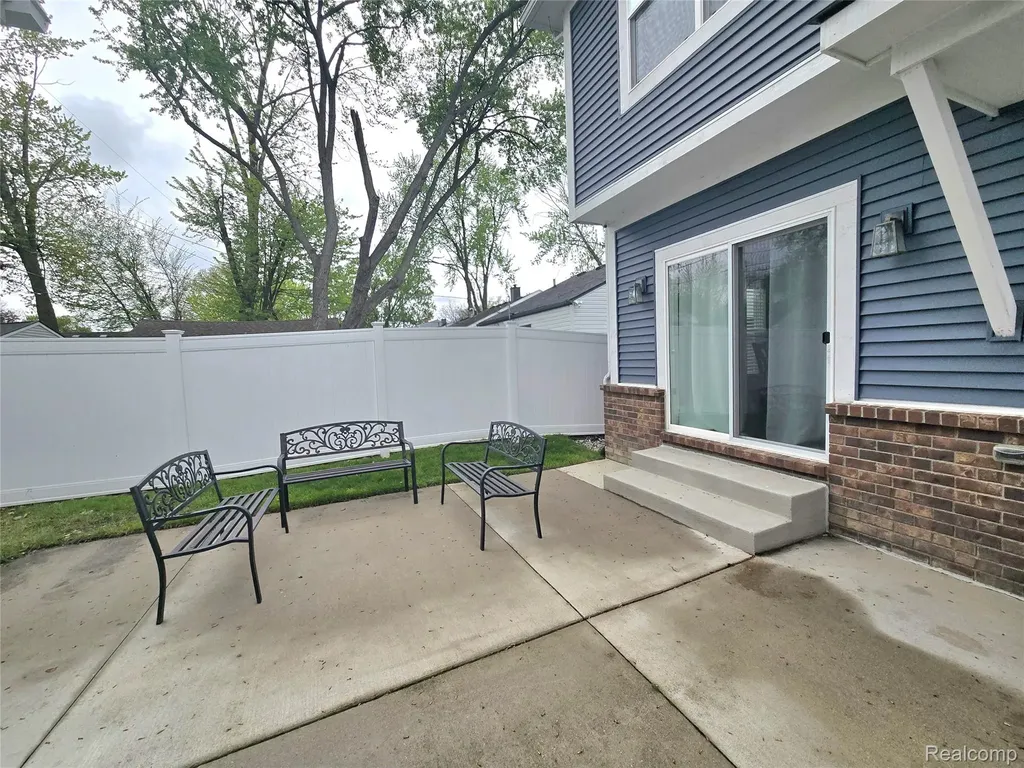2220 Barrett Avenue Royal Oak City MI 48067