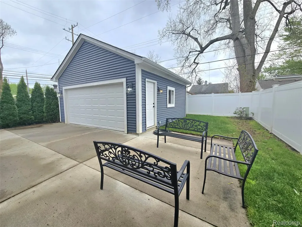 2220 Barrett Avenue Royal Oak City MI 48067