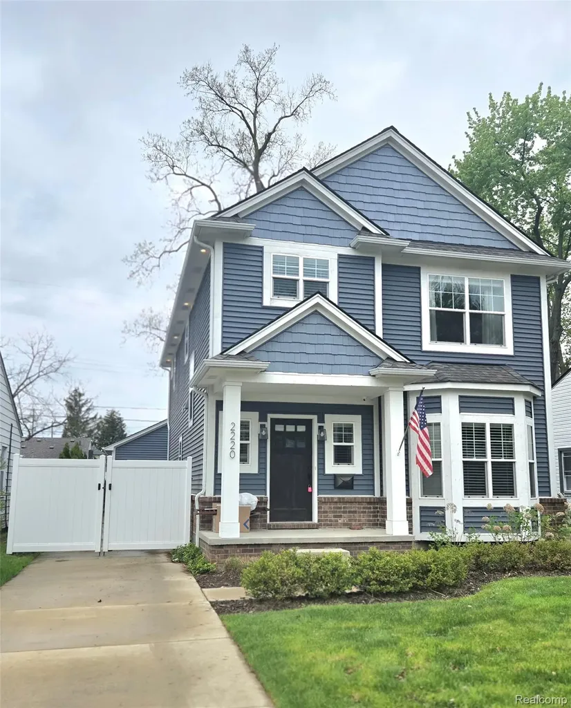 2220 Barrett Avenue Royal Oak City MI 48067
