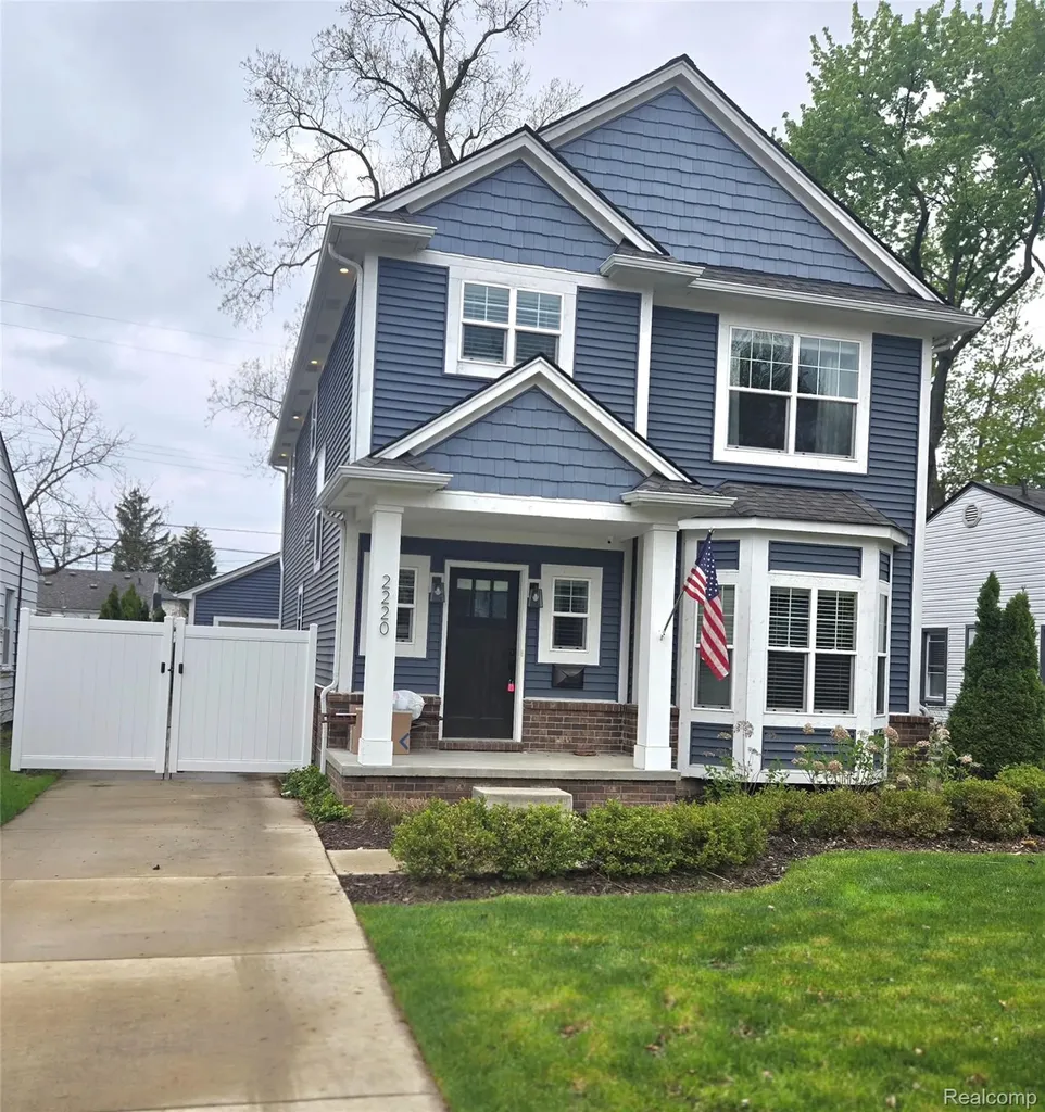 2220 Barrett Avenue Royal Oak City MI 48067