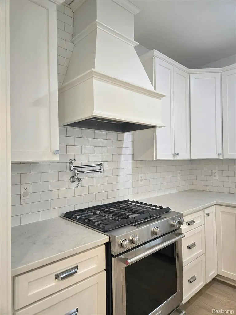 2220 Barrett Avenue Royal Oak City MI 48067