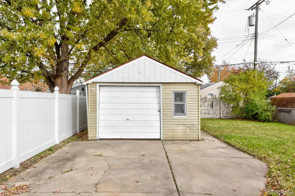 27740 Bohnhoff Street Roseville City MI 48066
