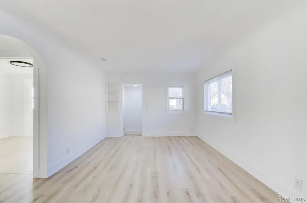 27740 Bohnhoff Street Roseville City MI 48066