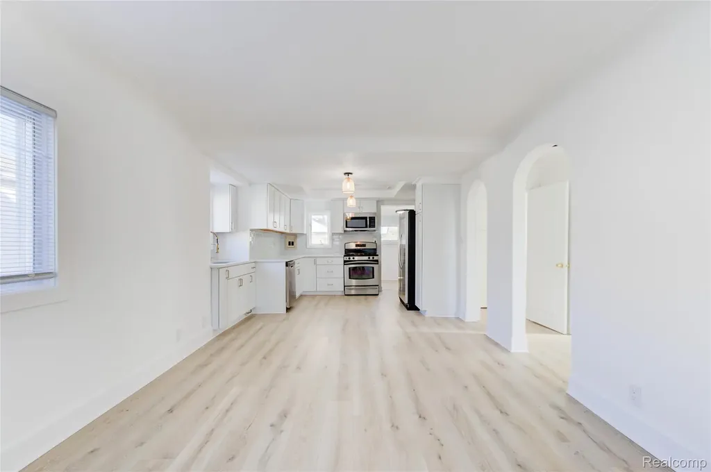 27740 Bohnhoff Street Roseville City MI 48066