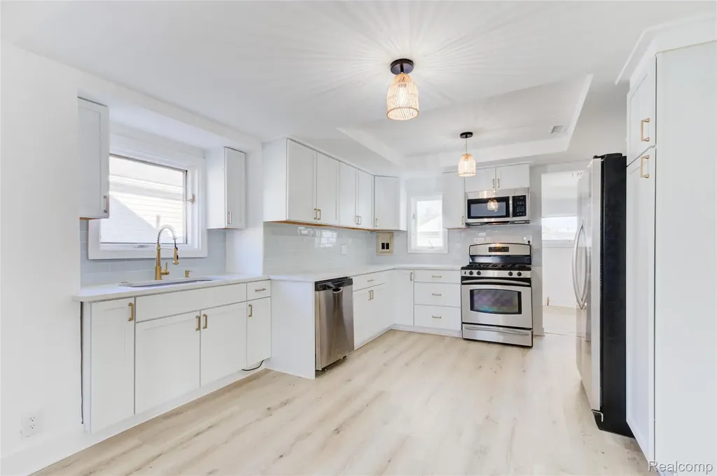 27740 Bohnhoff Street Roseville City MI 48066