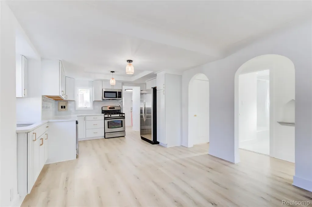 27740 Bohnhoff Street Roseville City MI 48066