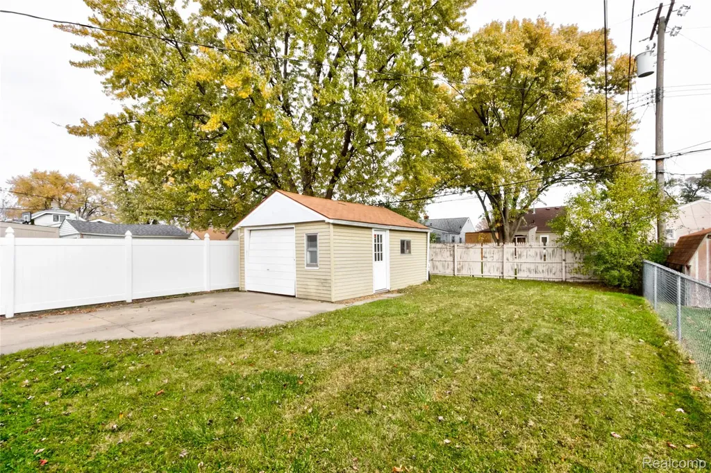 27740 Bohnhoff Street Roseville City MI 48066