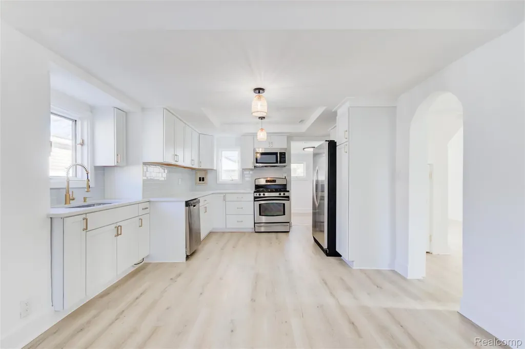 27740 Bohnhoff Street Roseville City MI 48066