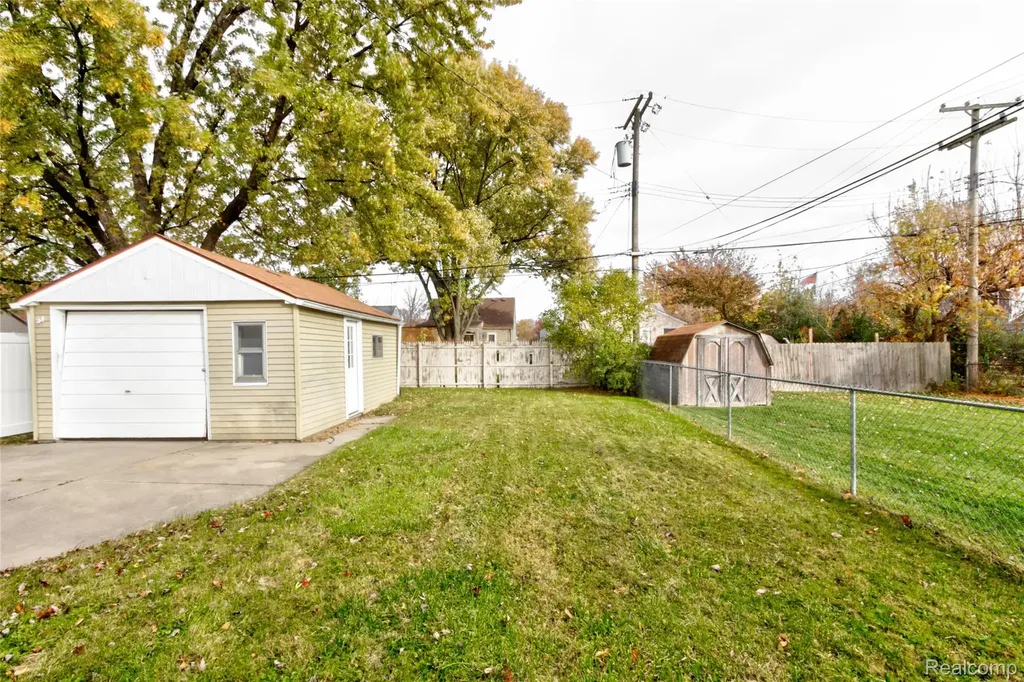 27740 Bohnhoff Street Roseville City MI 48066