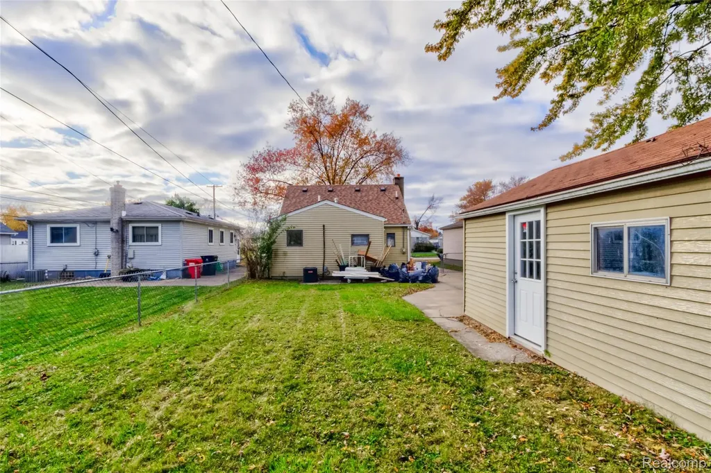 27740 Bohnhoff Street Roseville City MI 48066